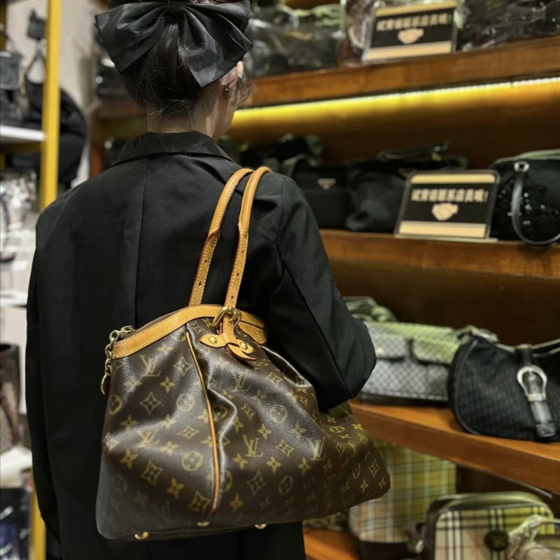 Louis Vuitton 絕版 大款 水餃包/元寶-24