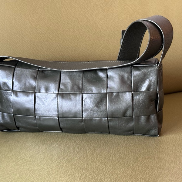 BOTTEGA VENETA墨綠色側背包-7