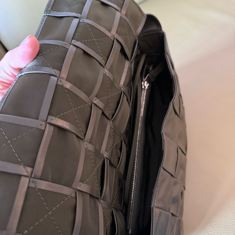 BOTTEGA VENETA墨綠色側背包-9