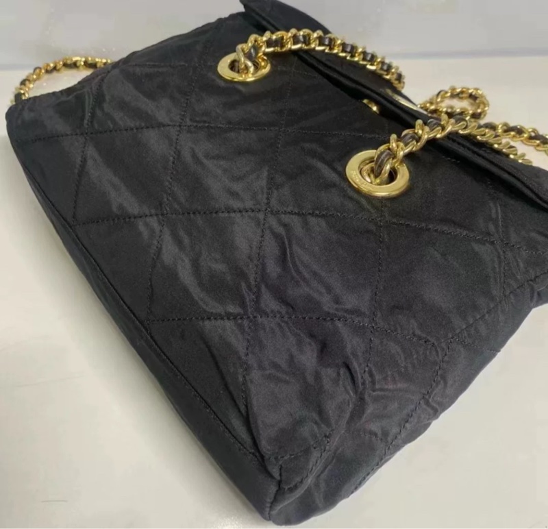 Prada黑金翻蓋25降落傘包-3