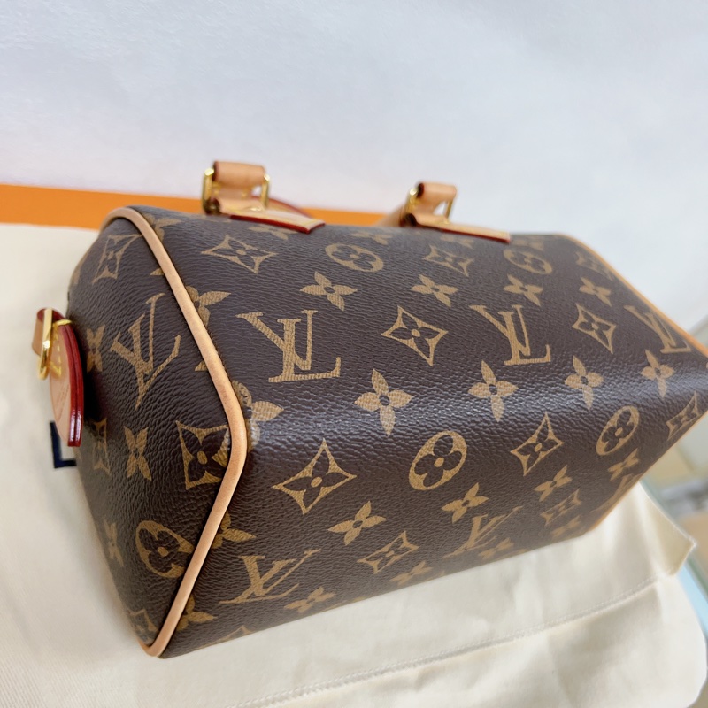 Lv speedy 20 奶茶米色肩帶-8