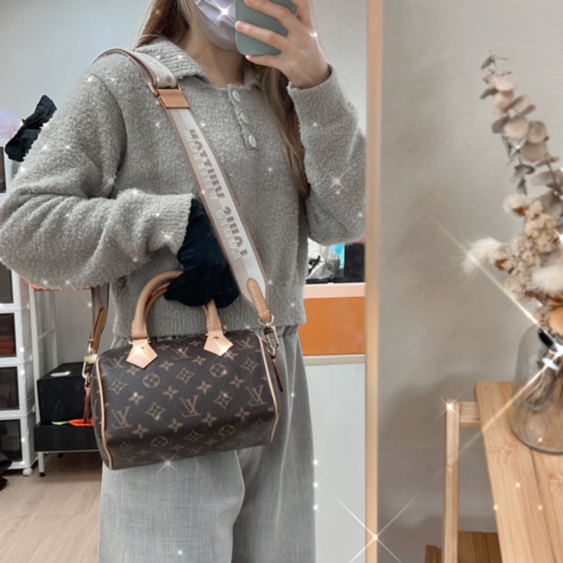 Lv speedy 20 奶茶米色肩帶-13