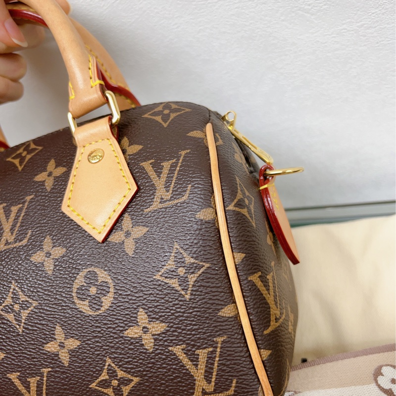 Lv speedy 20 奶茶米色肩帶-16