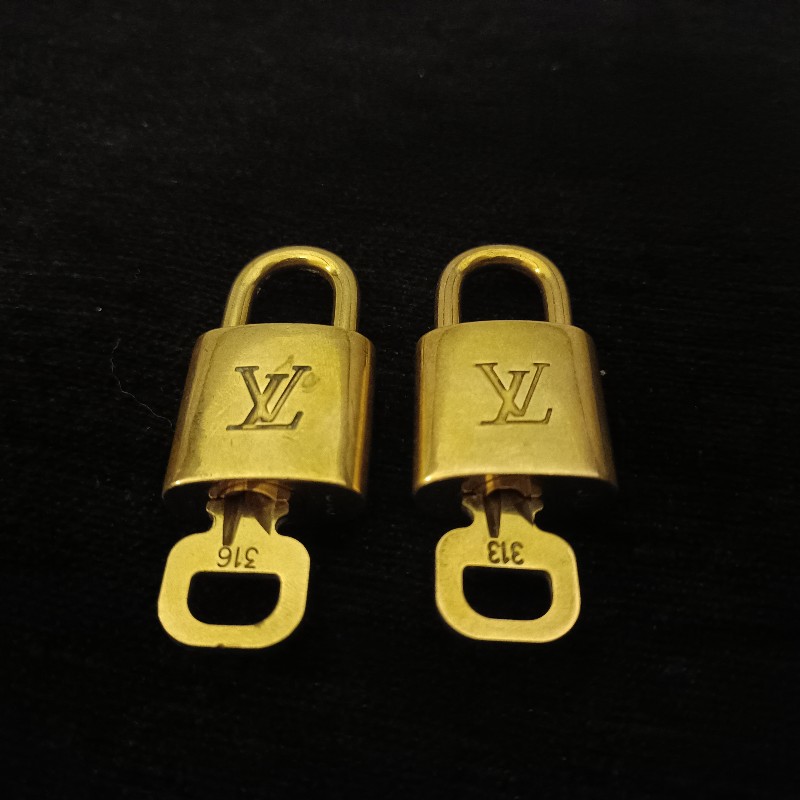 LV 包包鎖頭-1
