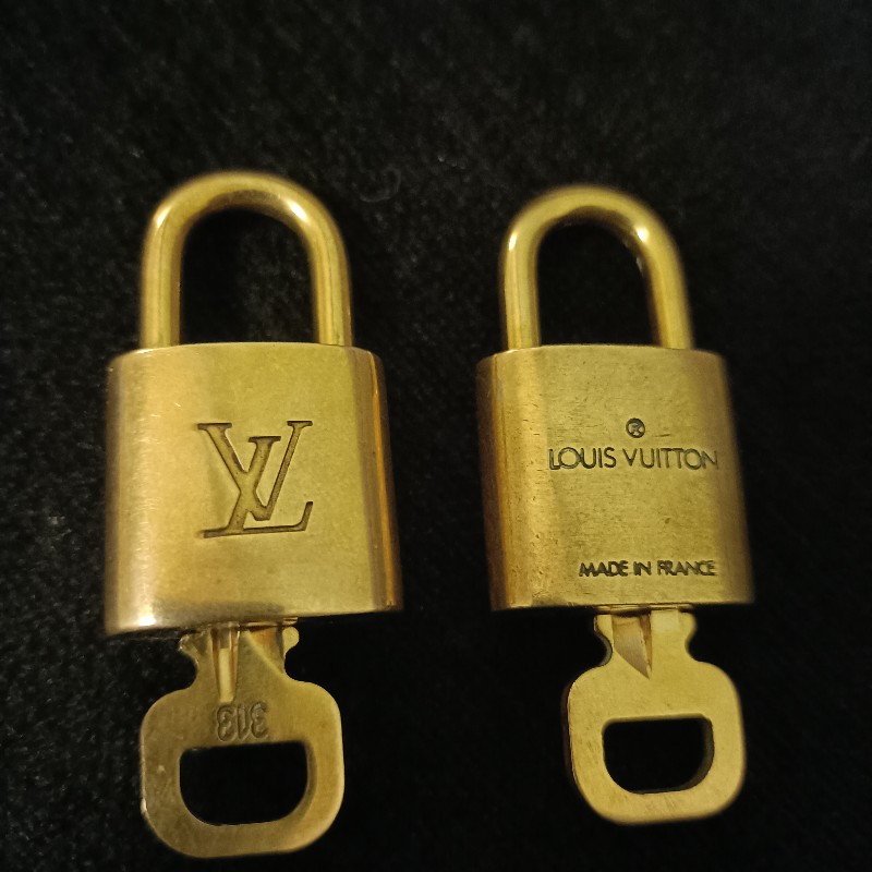 LV 包包鎖頭-4