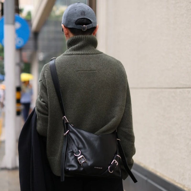 Givenchy 男款/中性款小款 Voyou 斜背包 黑色《2024季度新品》-4