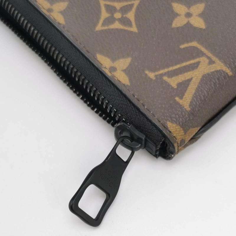 Louis Vuitton (LV) PochetteChaine徽章圖案Monogram印花拉鍊手拿包-5