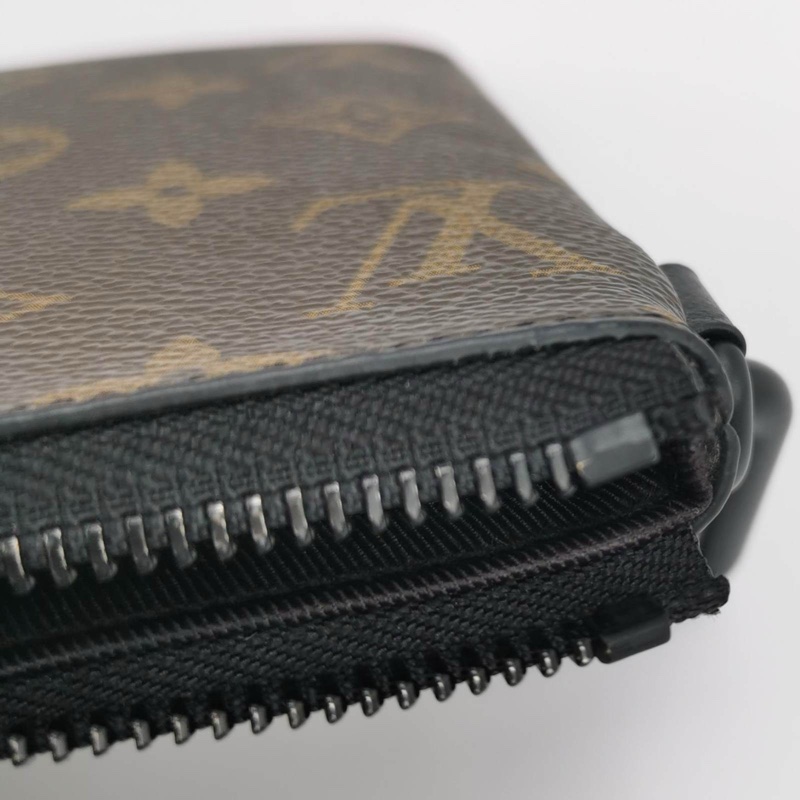 Louis Vuitton (LV) PochetteChaine徽章圖案Monogram印花拉鍊手拿包-7