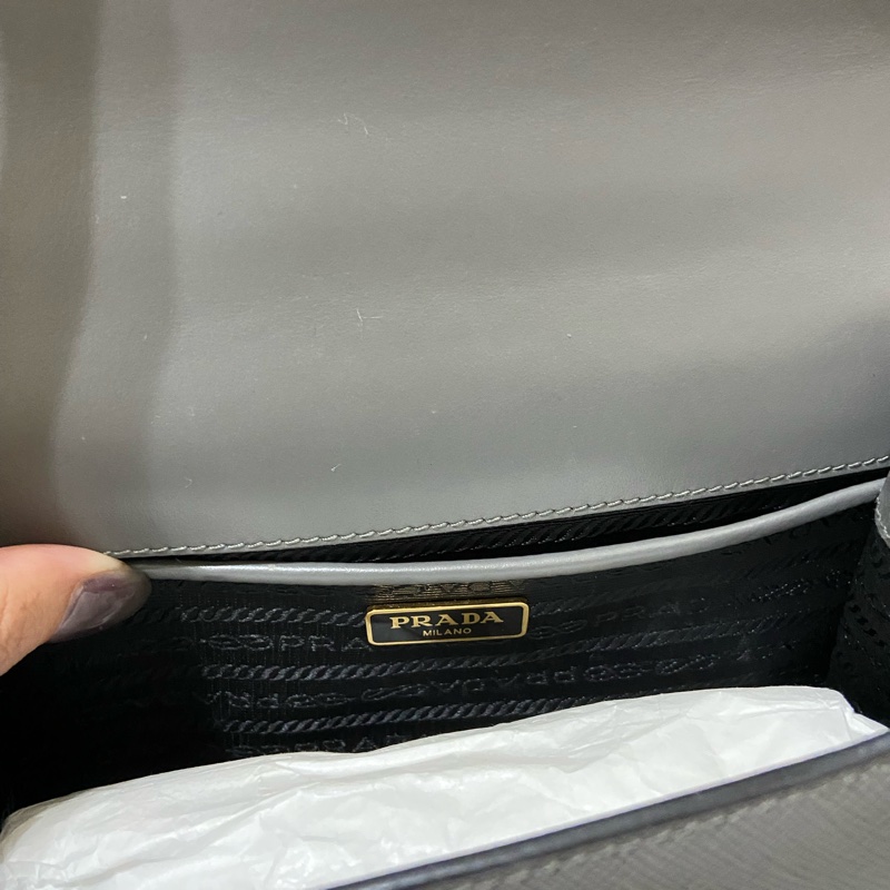 Prada 灰藍色鏈條小包-8