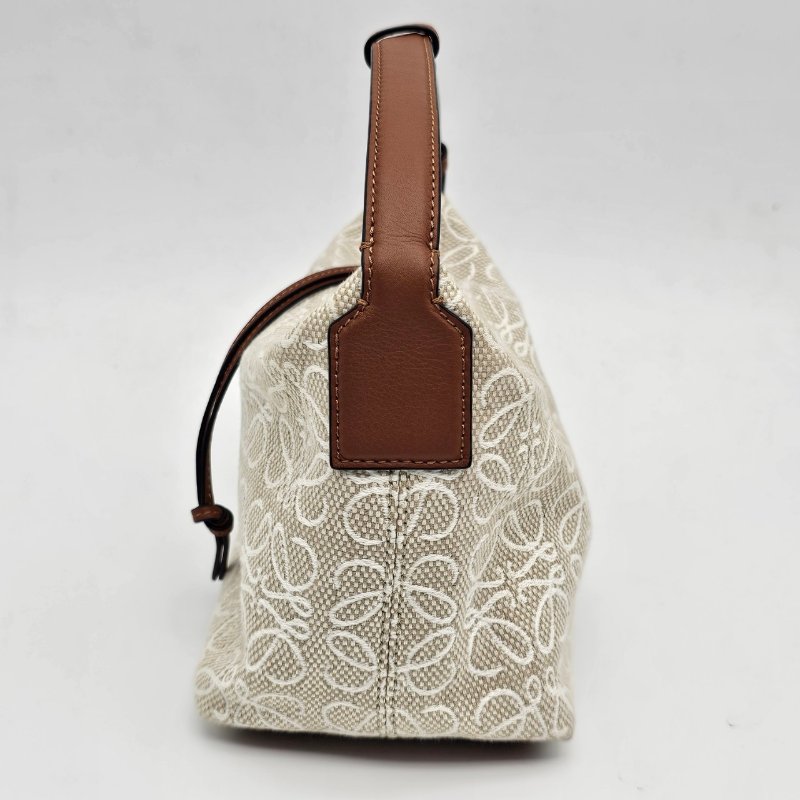 LOEWE 米白色 Cubi Anagram 緹花 LOGO 小便當包/腋下包-2