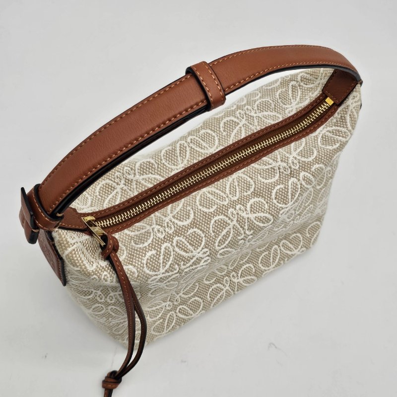 LOEWE 米白色 Cubi Anagram 緹花 LOGO 小便當包/腋下包-4