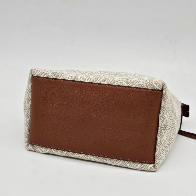 LOEWE 米白色 Cubi Anagram 緹花 LOGO 小便當包/腋下包-5