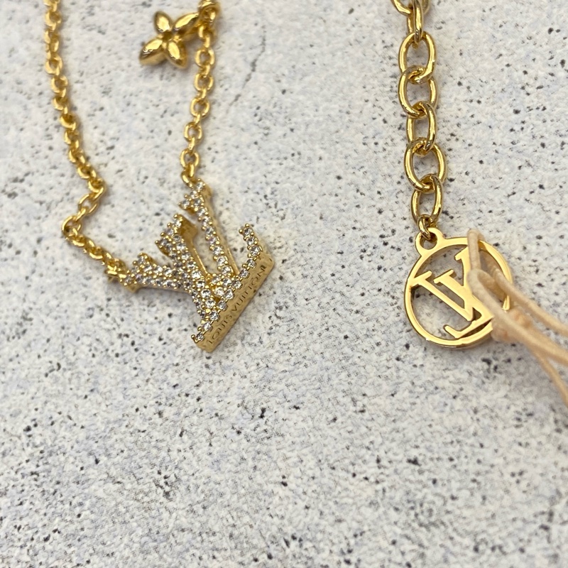 LV lconic 金色鑲鑽LV項鍊-8