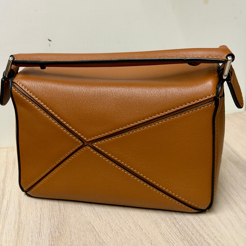 LOEWE Mini Puzzle 經典焦糖色-4
