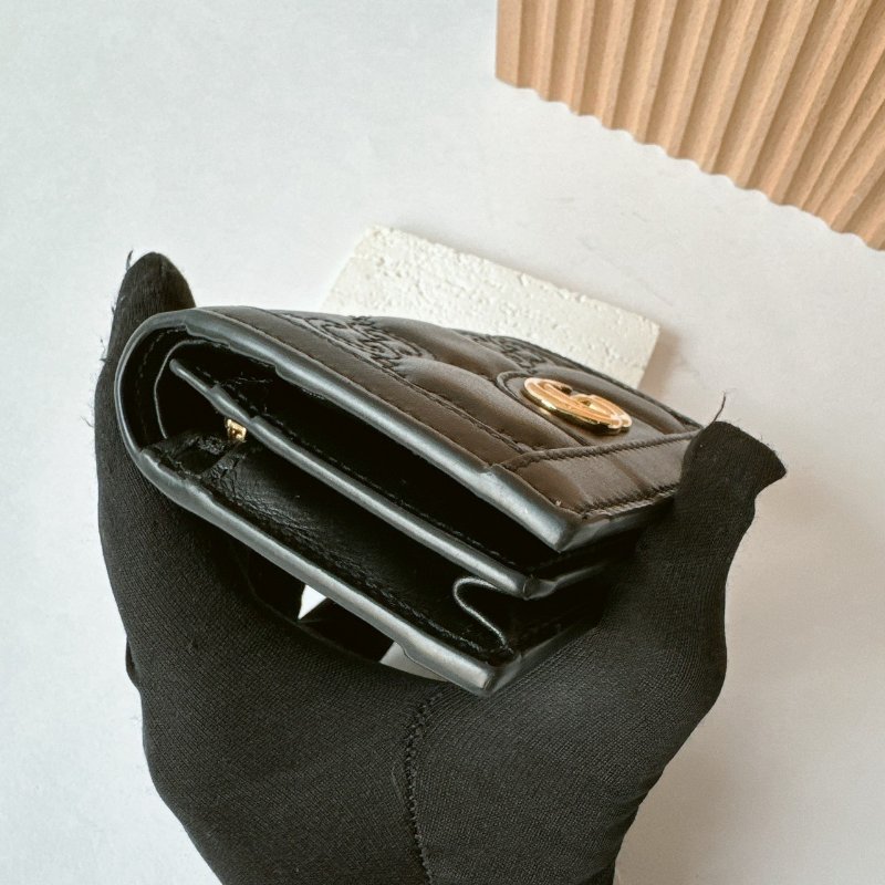 GUCCI MATELASSE 牛皮壓紋釦式短夾-1