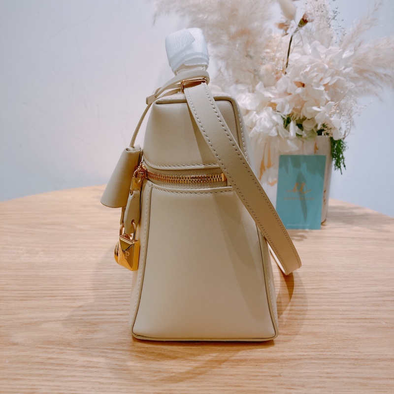 LORO PIANA 諾悠翩雅經典拉鍊肩帶包包EXTRA BAG L27 CALFSKIN-3