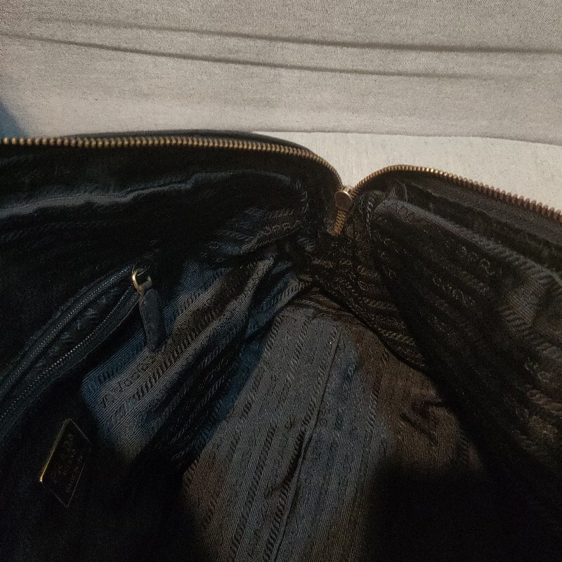 🌴老闆出國渡假♥️限時一週隨便買♥️【8成新】㊣✨ PRADA✨普拉達（附防塵袋）黑色 菱格紋 金屬鍊 帆布 肩背包 手提包 托特包/二手包/二手精品/保證正品-31