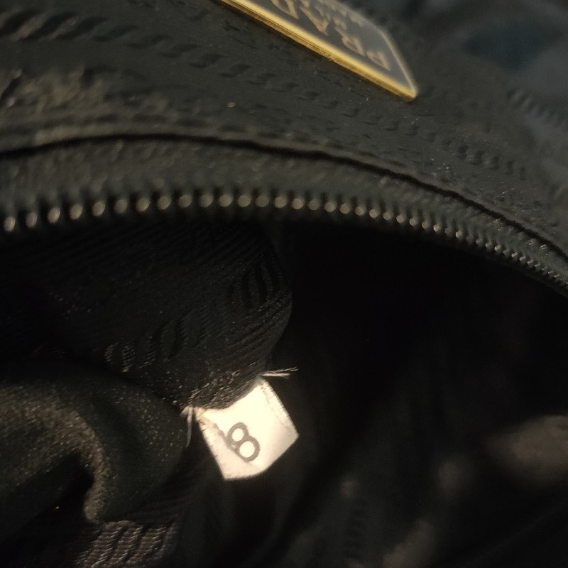 🌴老闆出國渡假♥️限時一週隨便買♥️【8成新】㊣✨ PRADA✨普拉達（附防塵袋）黑色 菱格紋 金屬鍊 帆布 肩背包 手提包 托特包/二手包/二手精品/保證正品-36