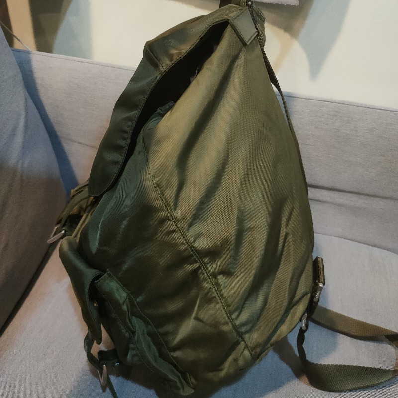 【8成新】㊣✨PRADA✨普拉達 軍綠色 掀蓋式 皮革 輕量 帆布 後背包/二手包/二手精品/保證正品🌳二手樹屋🌳-2