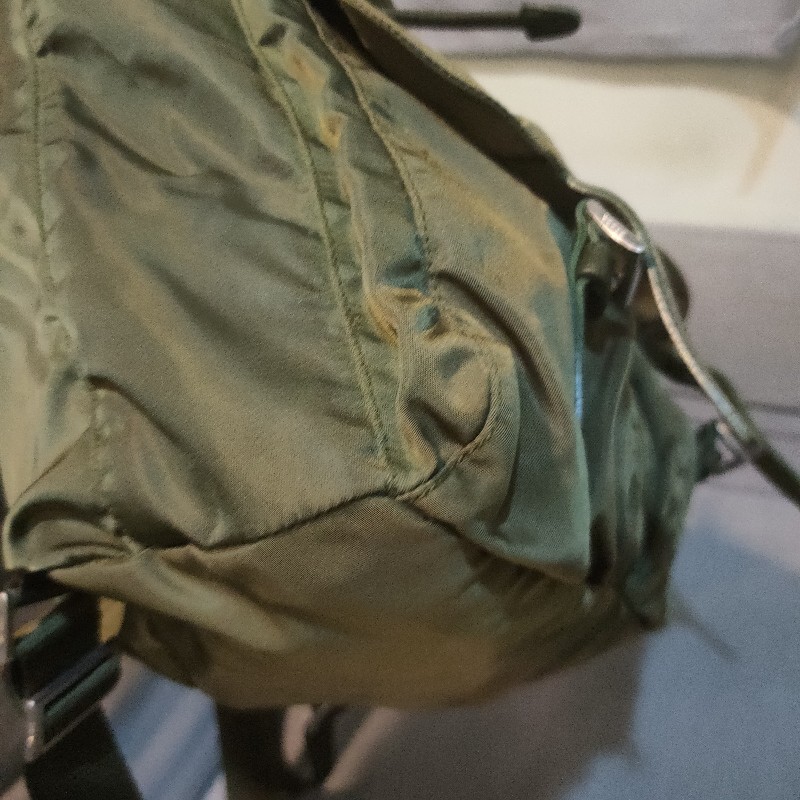 【8成新】㊣✨PRADA✨普拉達 軍綠色 掀蓋式 皮革 輕量 帆布 後背包/二手包/二手精品/保證正品🌳二手樹屋🌳-16