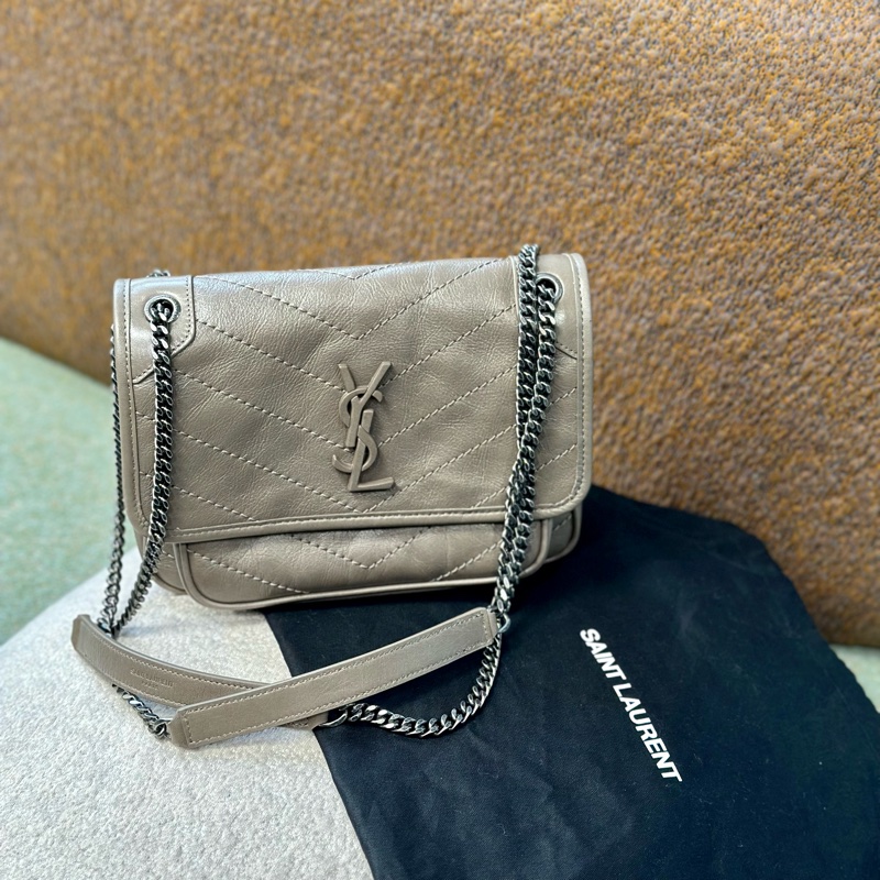 🔥爆款秒殺價釋出🔥#Ysl baby #niki #大象灰 新款 #D釦✨近全新、五金膜沒撕-2