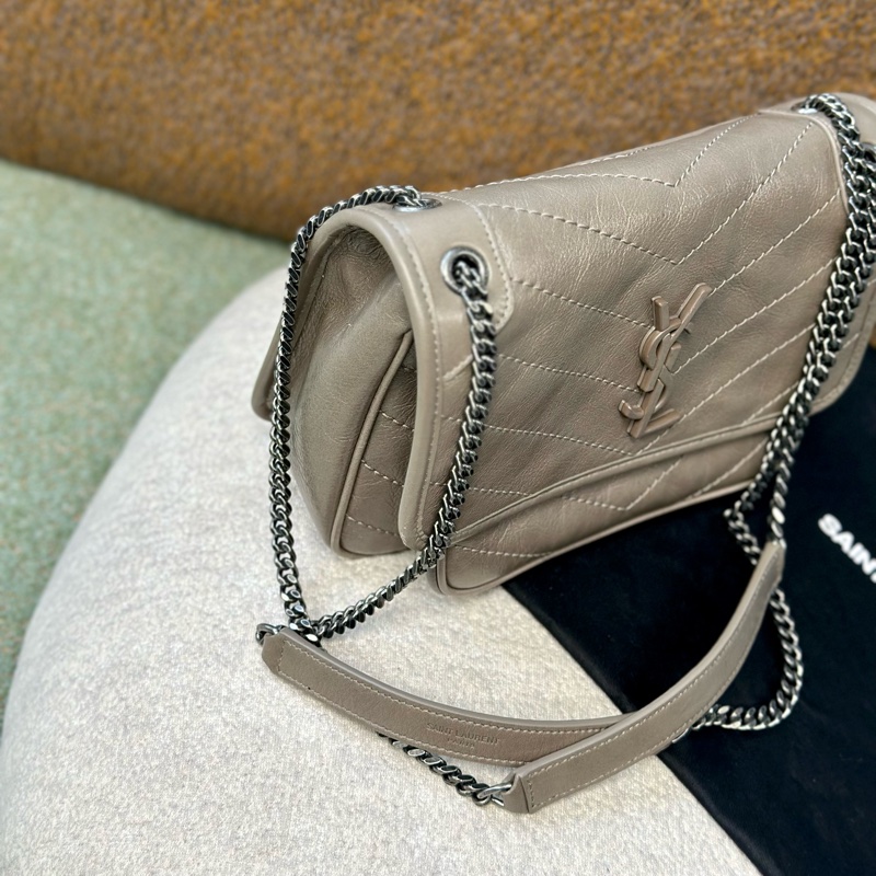 🔥爆款秒殺價釋出🔥#Ysl baby #niki #大象灰 新款 #D釦✨近全新、五金膜沒撕-5