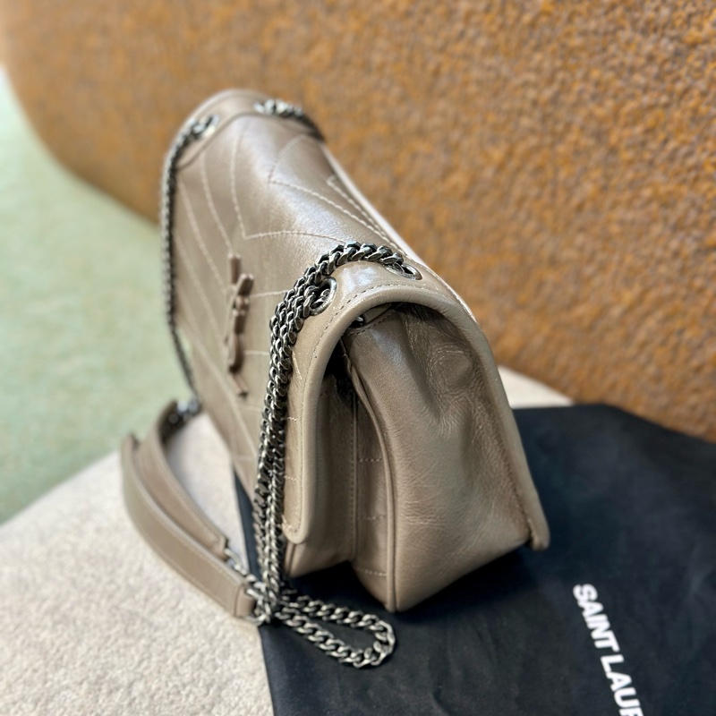 🔥爆款秒殺價釋出🔥#Ysl baby #niki #大象灰 新款 #D釦✨近全新、五金膜沒撕-7