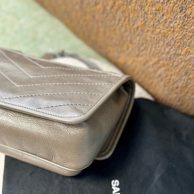 🔥爆款秒殺價釋出🔥#Ysl baby #niki #大象灰 新款 #D釦✨近全新、五金膜沒撕-13