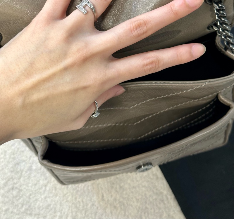 🔥爆款秒殺價釋出🔥#Ysl baby #niki #大象灰 新款 #D釦✨近全新、五金膜沒撕-23