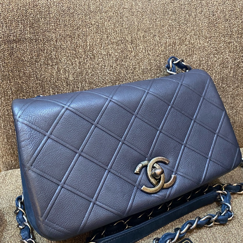 Chanel 深藍牛皮口蓋包-2