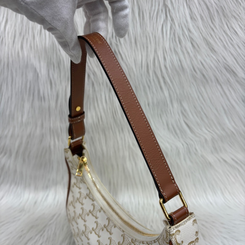 Celine 193952 白凱旋門Triomphe帆布Ava腋下包-10