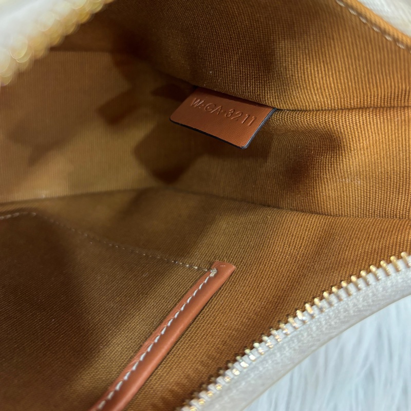 Celine 193952 白凱旋門Triomphe帆布Ava腋下包-18