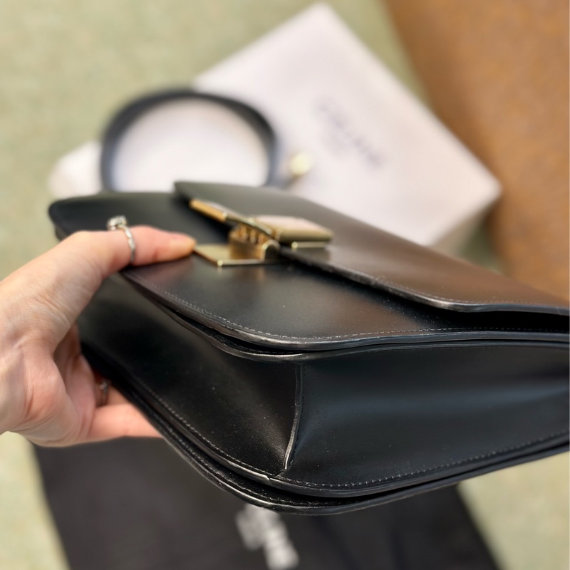 🔥爆款甜價釋出🔥 #Celine #賽琳classic #box #豆腐包 #方塊包 中號-12