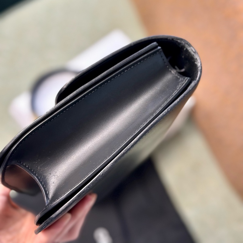 🔥爆款甜價釋出🔥 #Celine #賽琳classic #box #豆腐包 #方塊包 中號-30