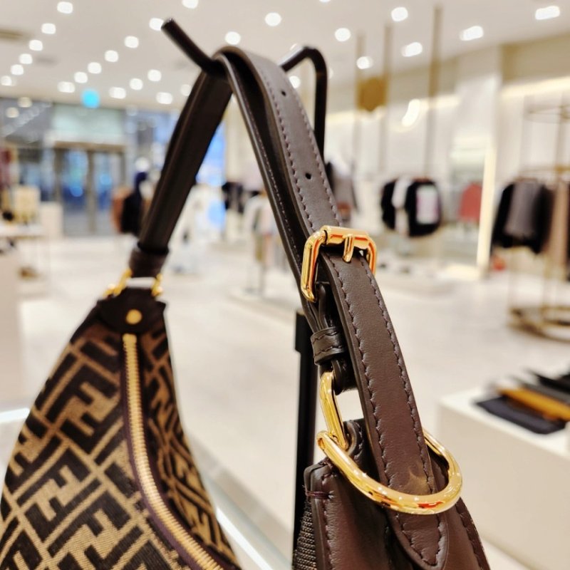 🎊佳節特賣🎁Fendi 8BR798 小款 Fendigraphy FF布料彎月包 棕色《當季專櫃正售★全新商品 》-6