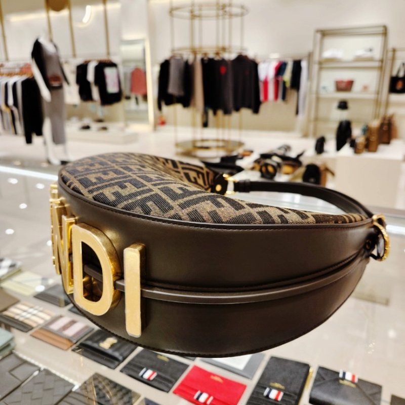 🎊佳節特賣🎁Fendi 8BR798 小款 Fendigraphy FF布料彎月包 棕色《當季專櫃正售★全新商品 》-7