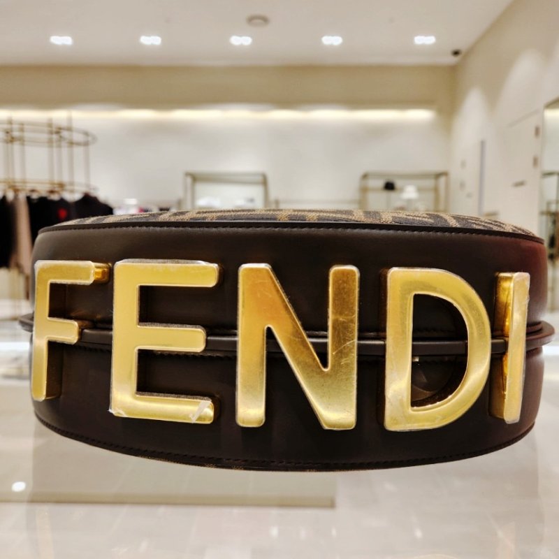 🎊佳節特賣🎁Fendi 8BR798 小款 Fendigraphy FF布料彎月包 棕色《當季專櫃正售★全新商品 》-8