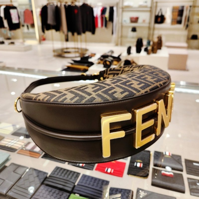 🎊佳節特賣🎁Fendi 8BR798 小款 Fendigraphy FF布料彎月包 棕色《當季專櫃正售★全新商品 》-9