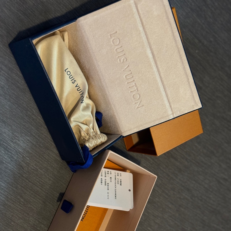 Lv 黑色老花墨鏡🕶️-5