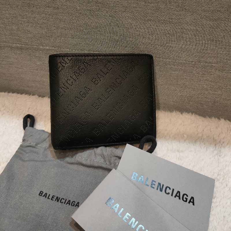 ㊣✨BALENCIAGA✨巴黎世家 （附防塵袋）黑色 雷射雕花 對折 短夾 皮夾 錢包/二手皮夾/二手精品/保證正品🌳二手樹屋🌳-0