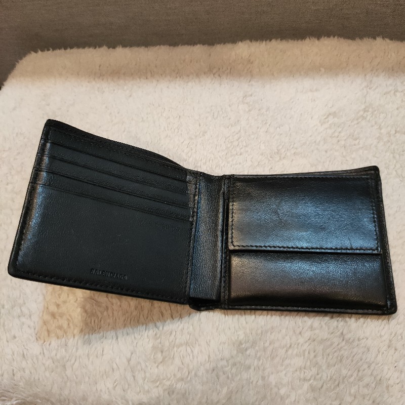 ㊣✨BALENCIAGA✨巴黎世家 （附防塵袋）黑色 雷射雕花 對折 短夾 皮夾 錢包/二手皮夾/二手精品/保證正品🌳二手樹屋🌳-4