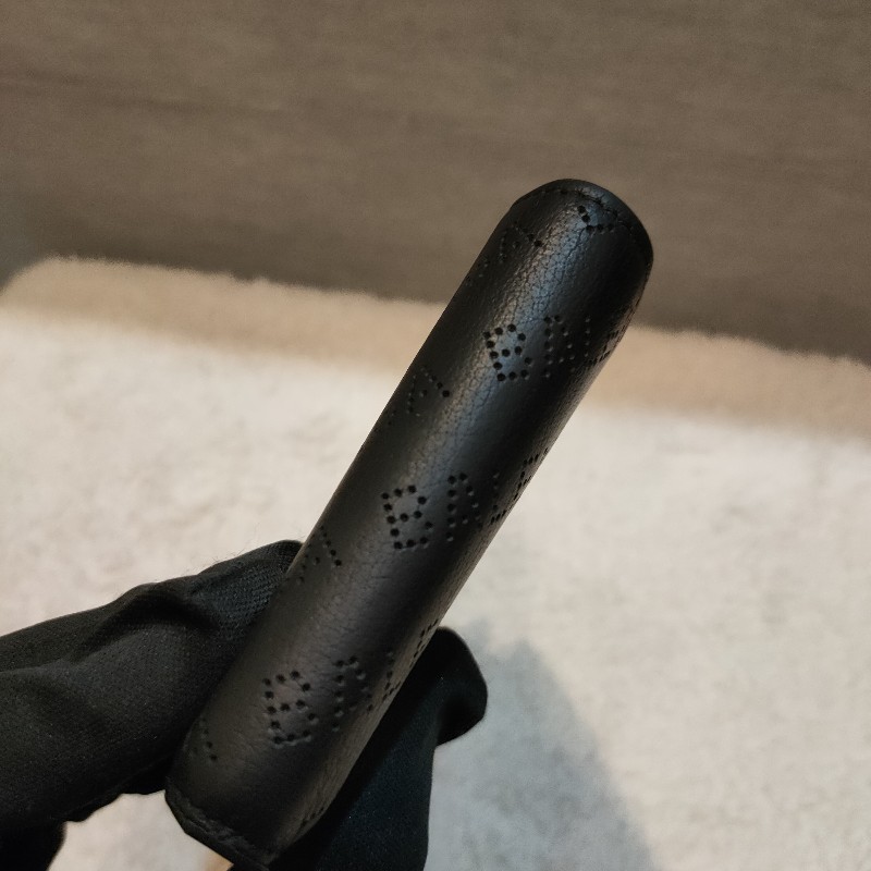 ㊣✨BALENCIAGA✨巴黎世家 （附防塵袋）黑色 雷射雕花 對折 短夾 皮夾 錢包/二手皮夾/二手精品/保證正品🌳二手樹屋🌳-31