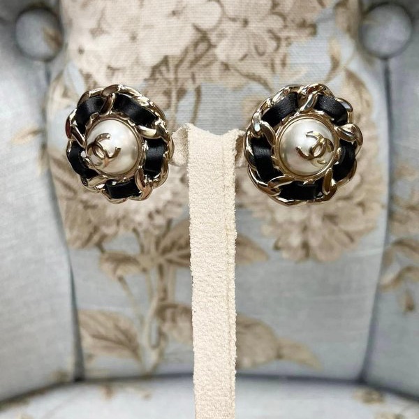 Chanel 絕美的皮穿鍊珍珠耳環-0