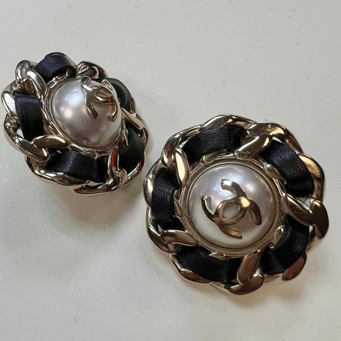Chanel 絕美的皮穿鍊珍珠耳環-4