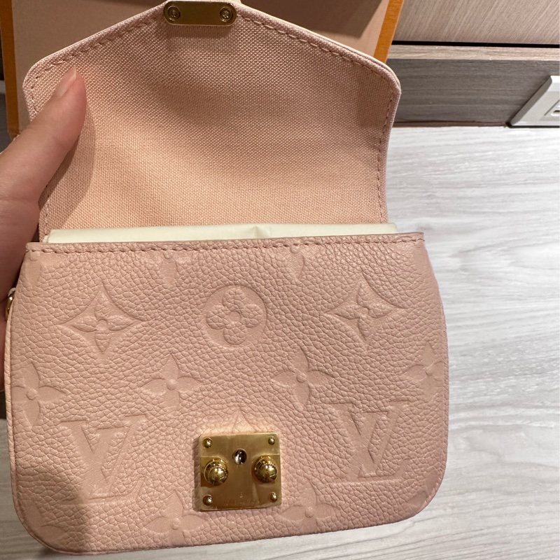 Lv mini郵差包/小廢包（櫻花粉）99新未使用-1