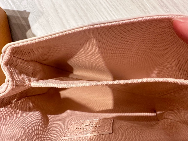 Lv mini郵差包/小廢包（櫻花粉）99新未使用-9