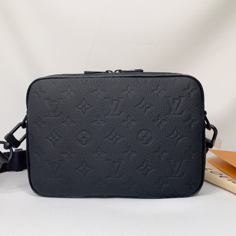 LV 全新Steamer全皮革郵差包-1