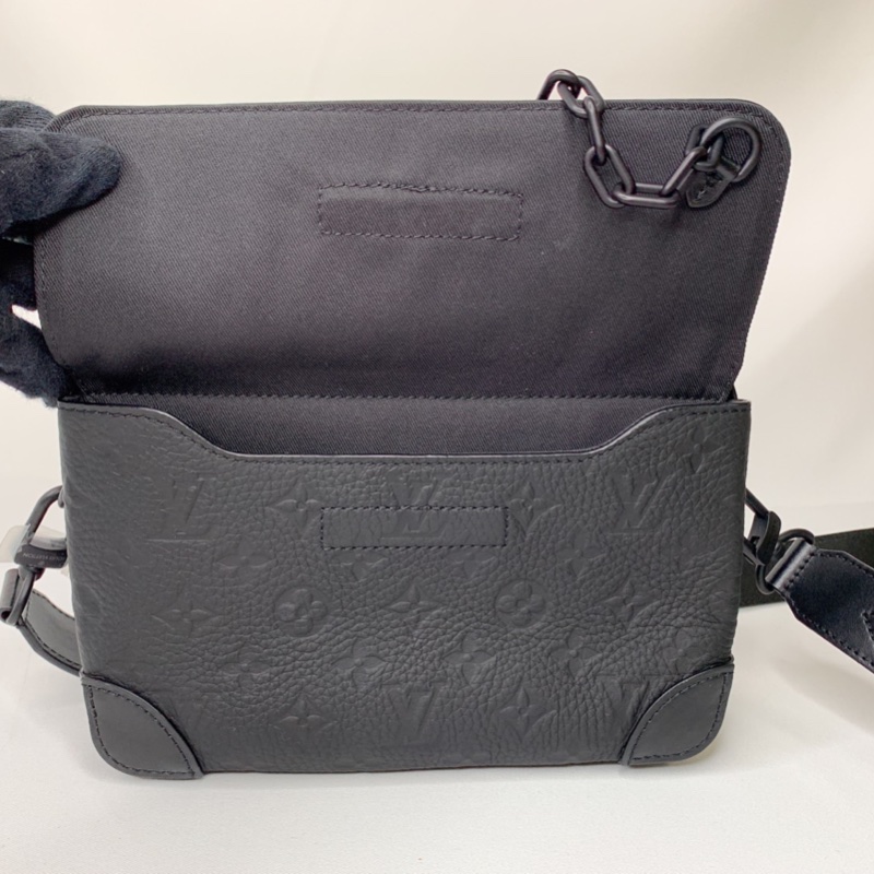 LV 全新Steamer全皮革郵差包-6