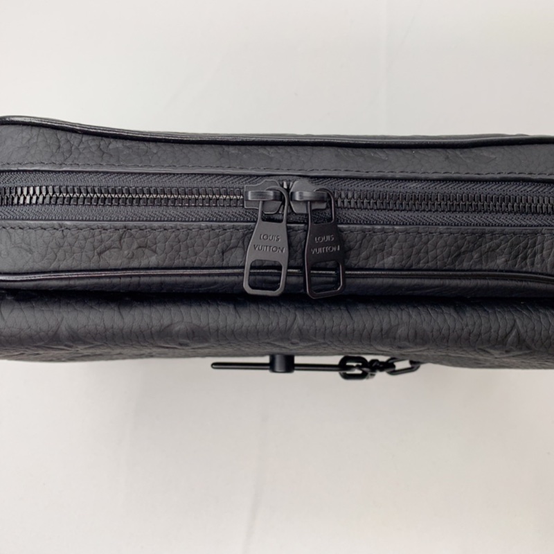 LV 全新Steamer全皮革郵差包-10