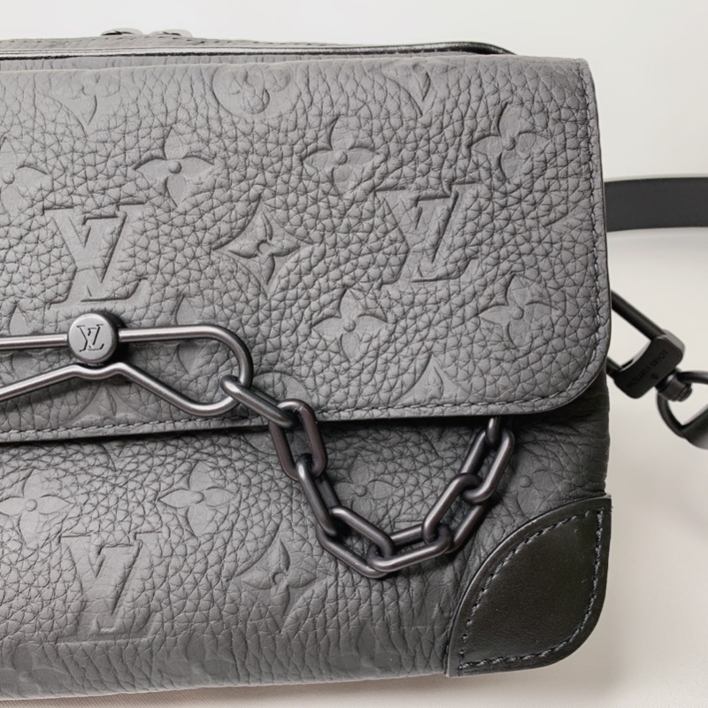 LV 全新Steamer全皮革郵差包-13